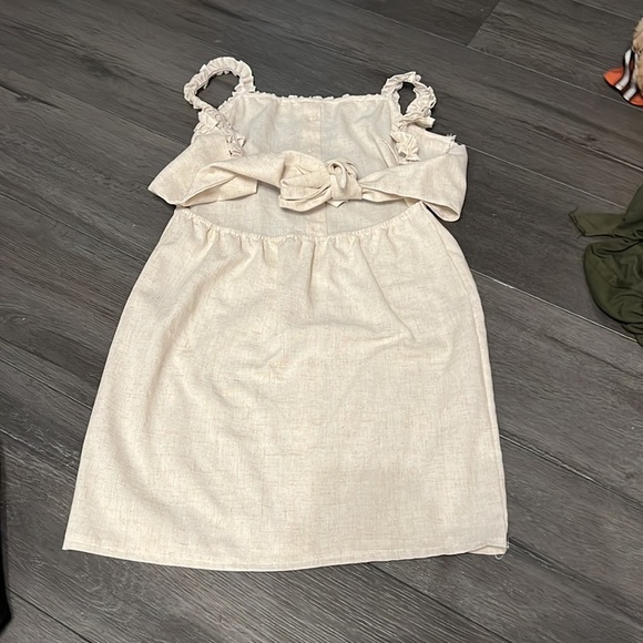 Crème dress! - Picture 2 of 2